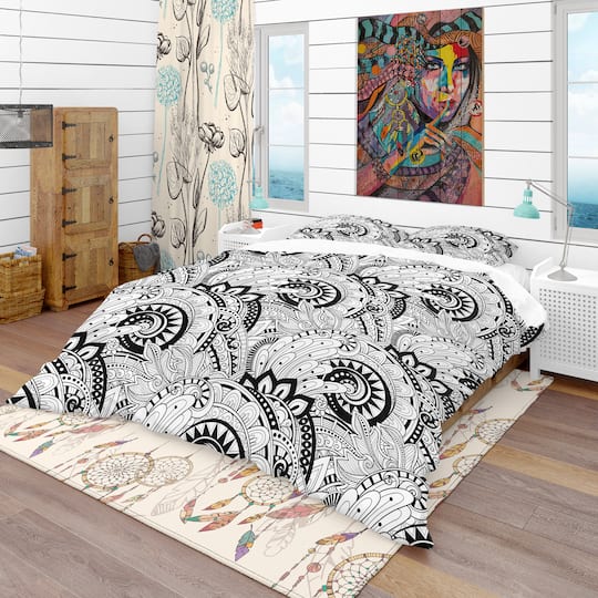 Designart 'Monochrome Abstract Floral Pattern' Bohemian & Eclectic Bedding Set